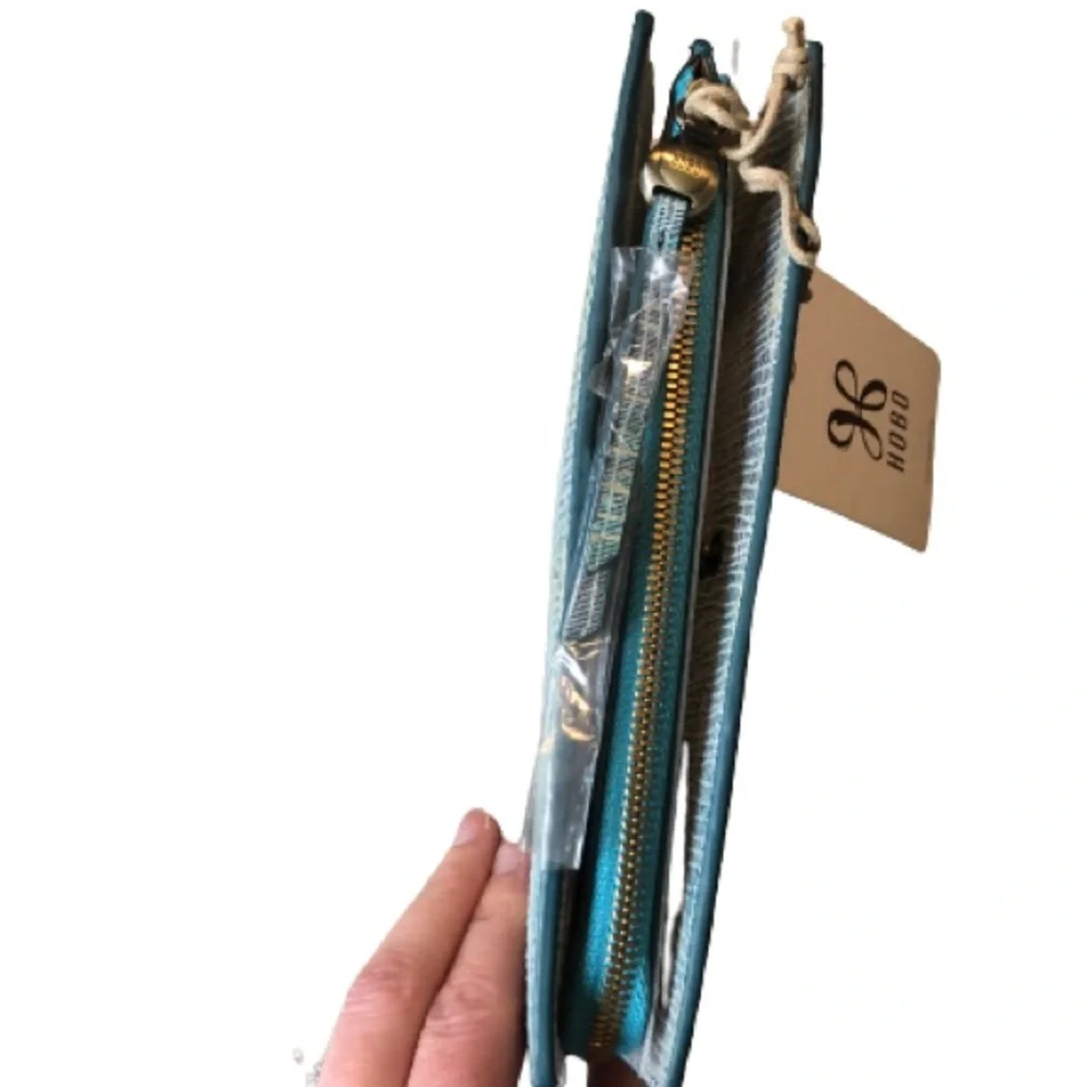 NWT HOBO Gracie Leather Wallet In Cracked Glass - Picture 8 of 13